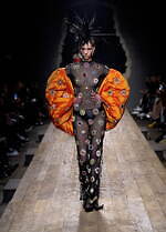 モスキーノ 2023年秋冬コレクション - シュルレアリスムとパンクで表す“歪みのあるドラマ”｜写真41