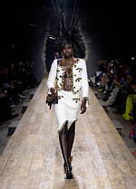 モスキーノ 2023年秋冬コレクション - シュルレアリスムとパンクで表す“歪みのあるドラマ”｜写真12