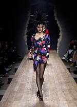 モスキーノ 2023年秋冬コレクション - シュルレアリスムとパンクで表す“歪みのあるドラマ”｜写真15