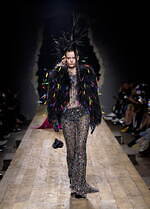 モスキーノ 2023年秋冬コレクション - シュルレアリスムとパンクで表す“歪みのあるドラマ”｜写真43