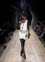 モスキーノ 2023年秋冬コレクション - シュルレアリスムとパンクで表す“歪みのあるドラマ”｜写真14