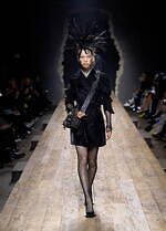 モスキーノ 2023年秋冬コレクション - シュルレアリスムとパンクで表す“歪みのあるドラマ”｜写真28