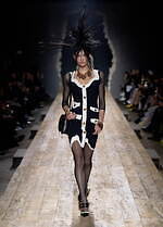 モスキーノ 2023年秋冬コレクション - シュルレアリスムとパンクで表す“歪みのあるドラマ”｜写真4