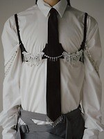 タナカダイスケ23年秋冬新作、レースを飾ったドレス＆クリスタルビジューを配した付け襟｜写真12