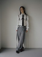 タナカダイスケ23年秋冬新作、レースを飾ったドレス＆クリスタルビジューを配した付け襟｜写真7