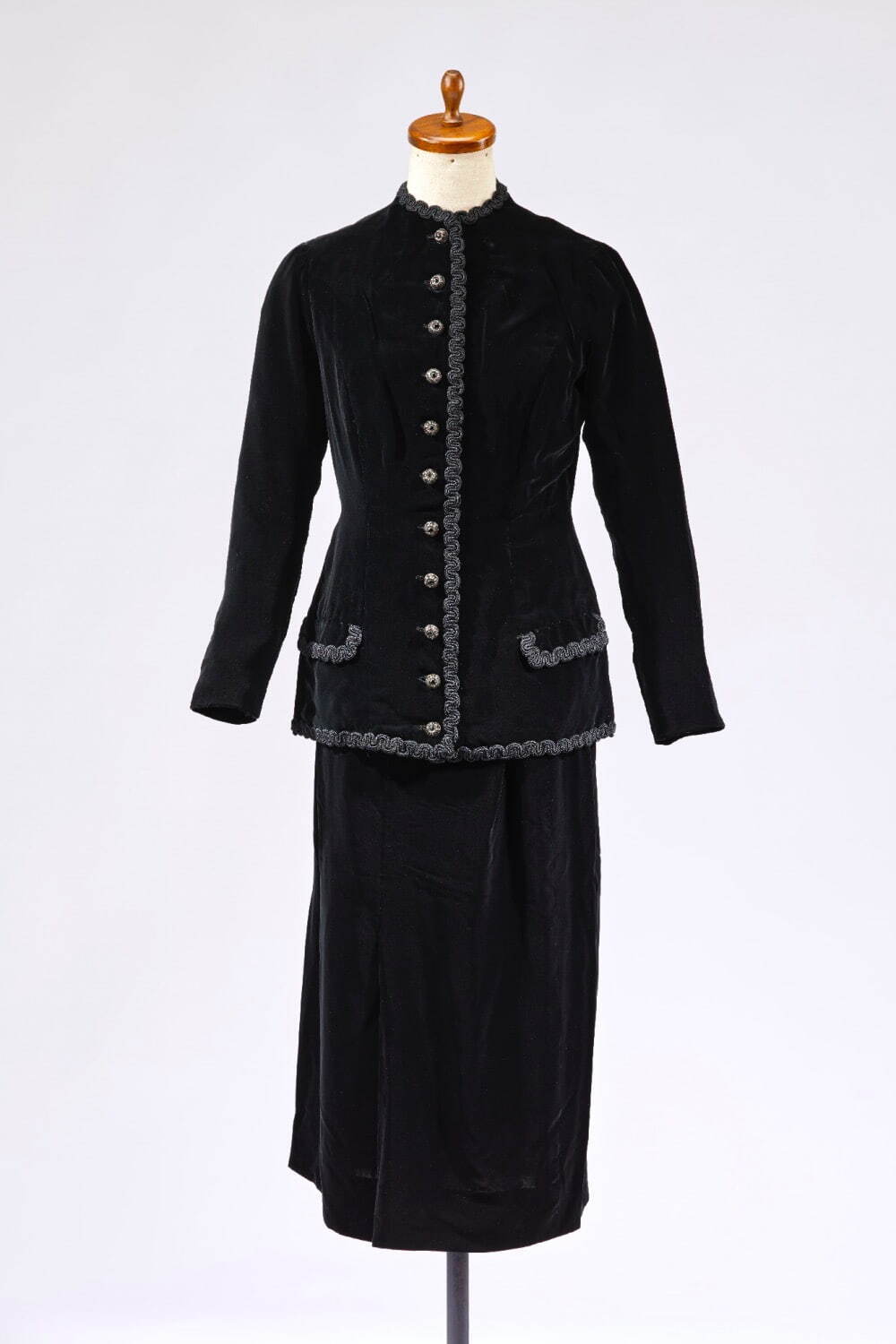 Hラインスーツ デザイン：田中千代 昭和29年(1954年) 学校法人田中千代学園蔵