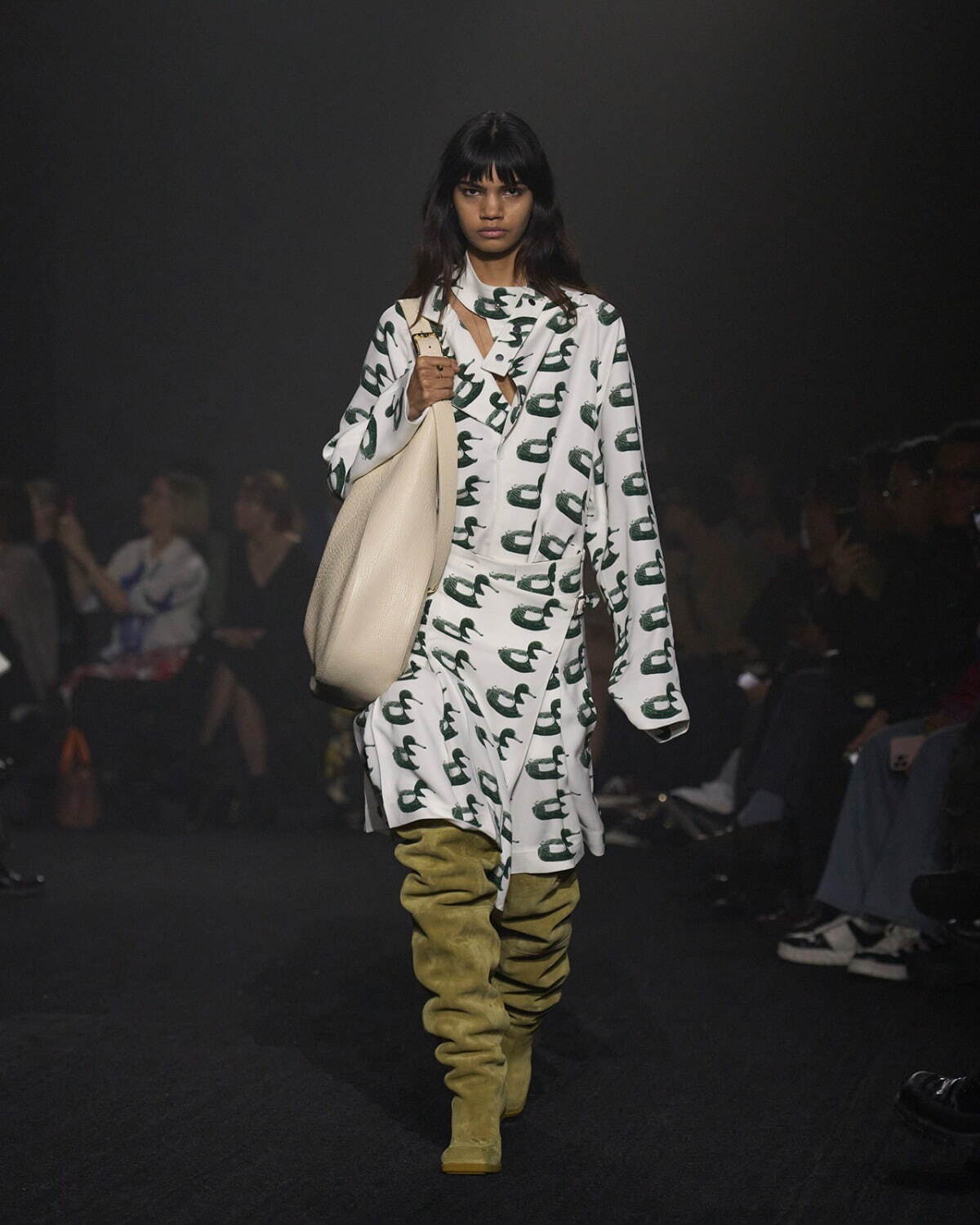 バーバリー(BURBERRY) 2023-24年秋冬ウィメンズ&メンズコレクション  - 写真25