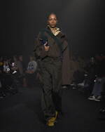 バーバリー 2023年秋冬コレクション - ダニエル・リーが手掛ける初のシーズン、英国の伝統を再解釈｜写真24