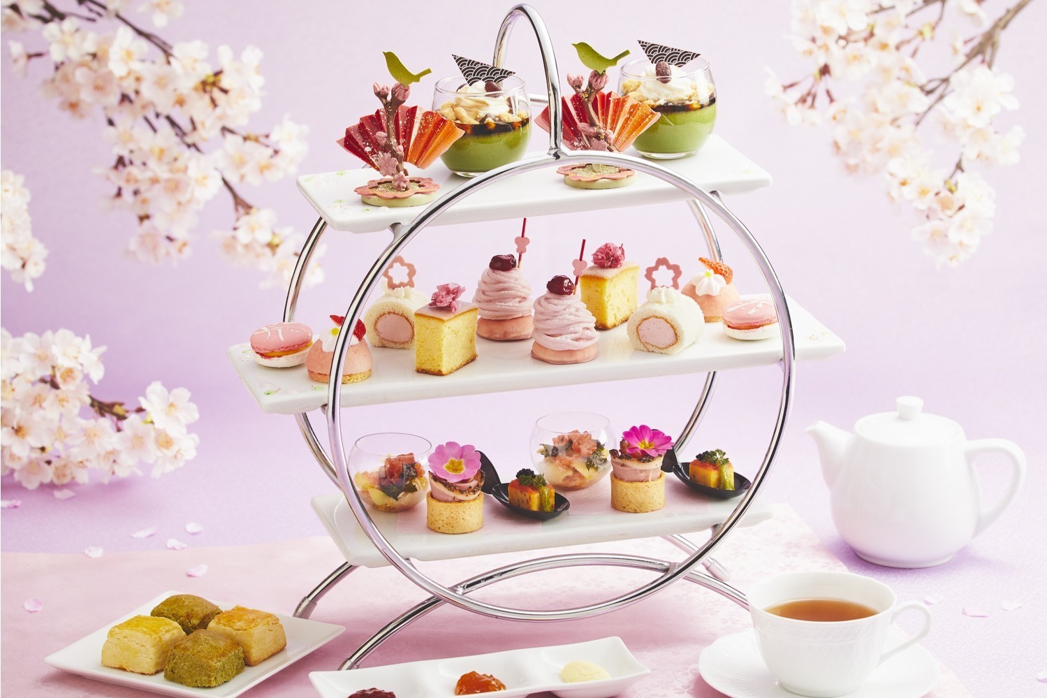 ロイヤルパークホテル「お花見アフタヌーンティー」さくらモンブラン＆抹茶ババロア、桜型マカロンも