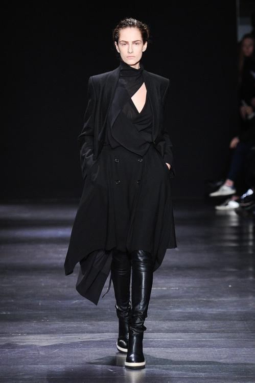 アン ドゥムルメステール(ANN DEMEULEMEESTER) 2014-15年秋冬ウィメンズコレクション シルエット - 写真1