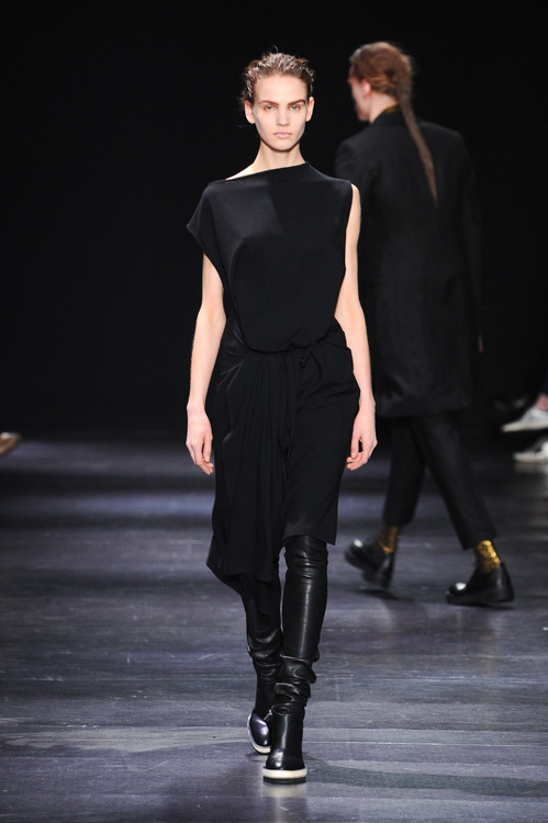 アン ドゥムルメステール(ANN DEMEULEMEESTER) 2014-15年秋冬ウィメンズコレクション  - 写真2