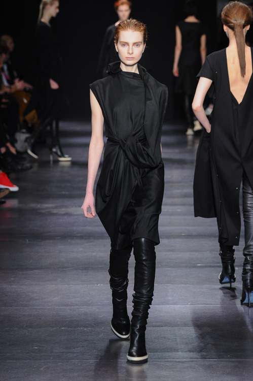 アン ドゥムルメステール(ANN DEMEULEMEESTER) 2014-15年秋冬ウィメンズコレクション  - 写真13