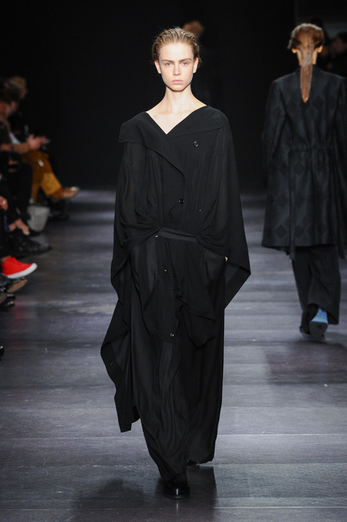 アン ドゥムルメステール(ANN DEMEULEMEESTER) 2014-15年秋冬ウィメンズコレクション シルエット - 写真24