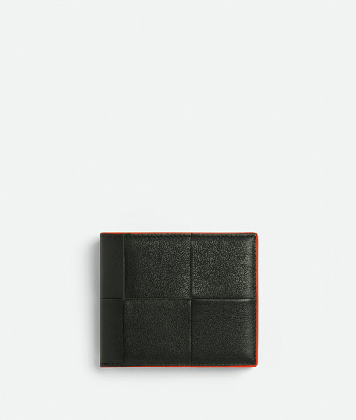  〈ボッテガ・ヴェネタ〉“差し色”を効かせたダークグリーンの革製二つ折り財布