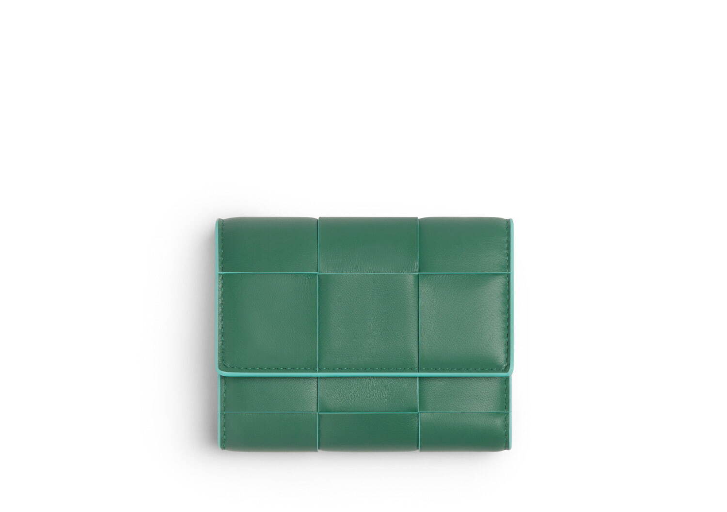 〈ボッテガ・ヴェネタ〉くすみグリーン×水色の編み込みレザー三つ折り財布