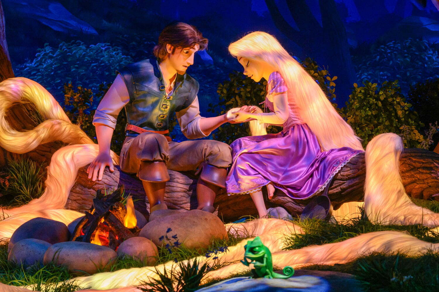 東京ディズニーシーの新エリア「ラプンツェルの森」ランタンに包まれるアトラクション＆レストラン解説