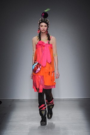 マニッシュ アローラ(manish arora) 2014-15年秋冬ウィメンズコレクション シルエット - 写真3