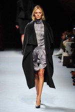 ニナ リッチ 2014-15年秋冬コレクション - 麗しい花々をリュクス＆センシュアルに纏う｜写真1