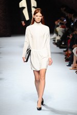 ニナ リッチ 2014-15年秋冬コレクション - 麗しい花々をリュクス＆センシュアルに纏う｜写真26