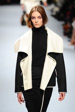 ニナ リッチ 2014-15年秋冬コレクション - 麗しい花々をリュクス＆センシュアルに纏う｜写真28