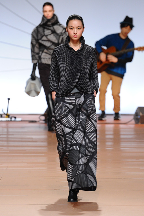 イッセイ ミヤケ(ISSEY MIYAKE) 2014-15年秋冬ウィメンズコレクション  - 写真10