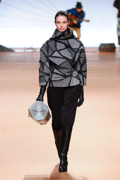 イッセイ ミヤケ(ISSEY MIYAKE) 2014-15年秋冬ウィメンズコレクション  - 写真12