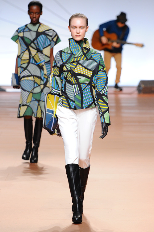 イッセイ ミヤケ(ISSEY MIYAKE) 2014-15年秋冬ウィメンズコレクション  - 写真15