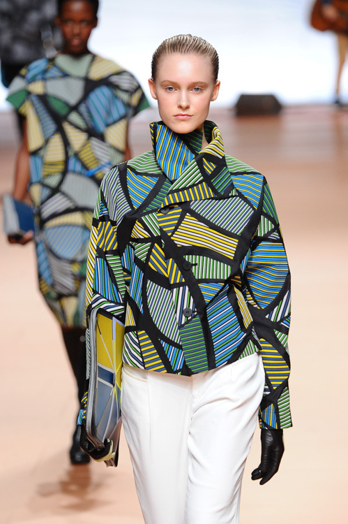 イッセイ ミヤケ(ISSEY MIYAKE) 2014-15年秋冬ウィメンズコレクション  - 写真16