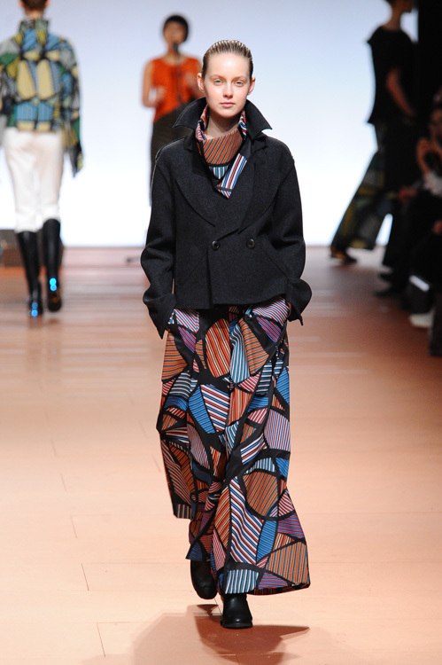 イッセイ ミヤケ(ISSEY MIYAKE) 2014-15年秋冬ウィメンズコレクション  - 写真21