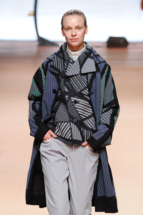 イッセイ ミヤケ(ISSEY MIYAKE) 2014-15年秋冬ウィメンズコレクション  - 写真26