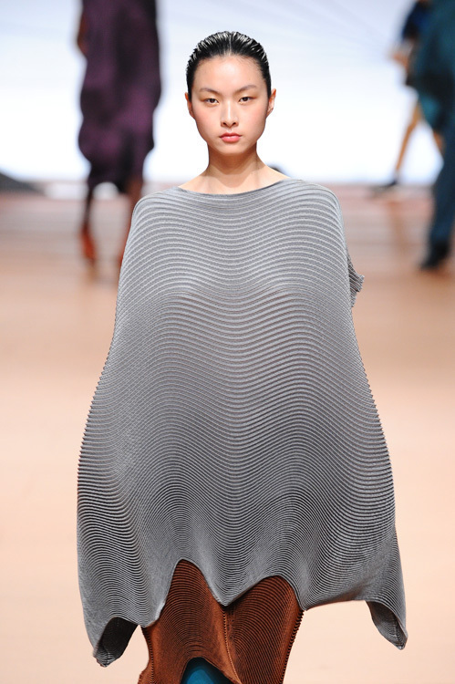 イッセイ ミヤケ(ISSEY MIYAKE) 2014-15年秋冬ウィメンズコレクション  - 写真47