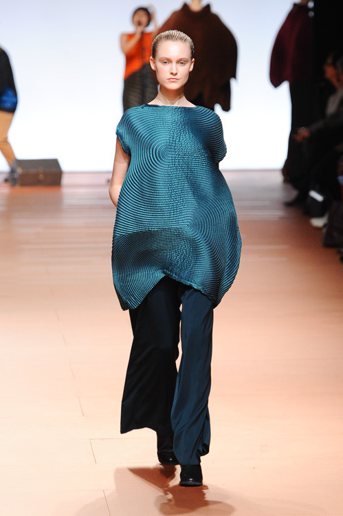 イッセイ ミヤケ(ISSEY MIYAKE) 2014-15年秋冬ウィメンズコレクション  - 写真49