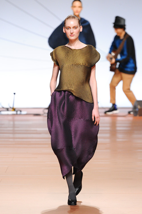 イッセイ ミヤケ(ISSEY MIYAKE) 2014-15年秋冬ウィメンズコレクション  - 写真50