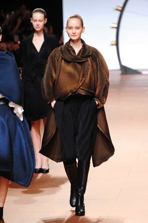 イッセイ ミヤケ(ISSEY MIYAKE) 2014-15年秋冬ウィメンズコレクション  - 写真61