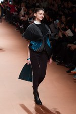 14aw 宮前期 ISSEY MIYAKE リングプリーツコート 森の鼓動 イッセイミヤケ 2014-15年秋冬コレクション - 「森の鼓動」 生命