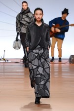 イッセイ ミヤケ(ISSEY MIYAKE) 森の鼓動｜写真10