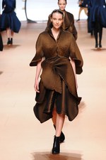 イッセイ ミヤケ(ISSEY MIYAKE) 森の鼓動｜写真64