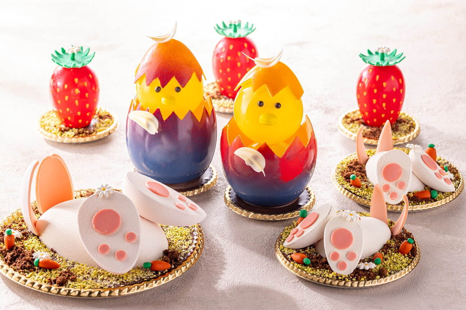ヒルトン東京のイースターチョコスイーツ、卵から顔を出すヒヨコ＆ピンクの肉球がキュートなウサギ｜写真2