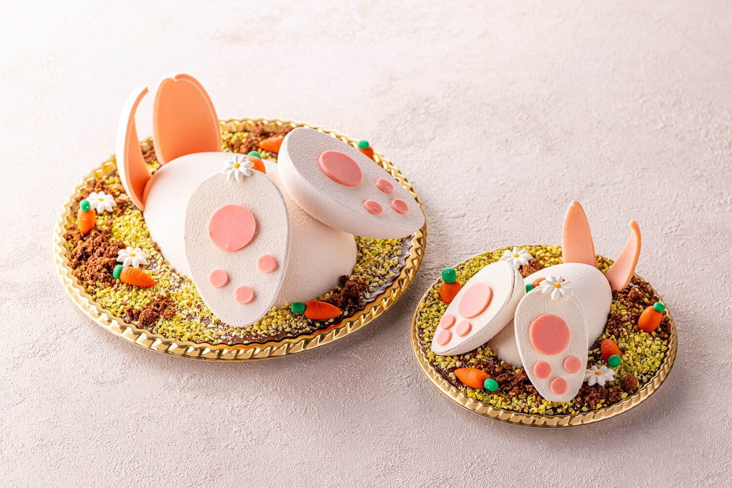 ヒルトン東京のイースターチョコスイーツ、卵から顔を出すヒヨコ＆ピンクの肉球がキュートなウサギ｜写真5