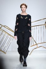 ジュリアン デイヴィッド 2014-15年秋冬コレクション - 素材で遊ぶ、都会派ストリートルック｜写真12