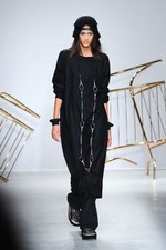 ジュリアン デイヴィッド 2014-15年秋冬コレクション - 素材で遊ぶ、都会派ストリートルック｜写真15