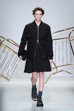 ジュリアン デイヴィッド 2014-15年秋冬コレクション - 素材で遊ぶ、都会派ストリートルック｜写真22