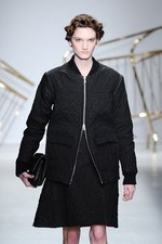 ジュリアン デイヴィッド 2014-15年秋冬コレクション - 素材で遊ぶ、都会派ストリートルック｜写真23