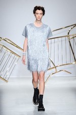 ジュリアン デイヴィッド 2014-15年秋冬コレクション - 素材で遊ぶ、都会派ストリートルック｜写真46