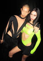 H&M×ミュグレーが初コラボ - ショート丈のデニムジャケットやボディスーツ、アーカイブのリメイクも｜写真40