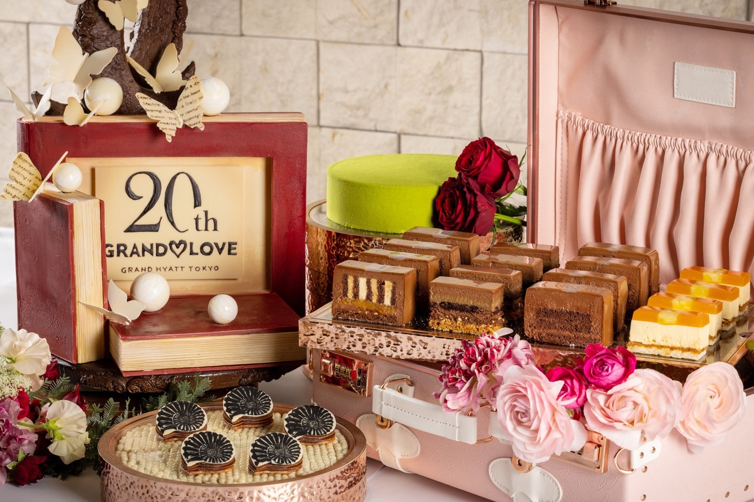 ビスキュイ｜グランド ハイアット 東京の開業20周年記念アフタヌーンティー、パリの製菓大会受賞ケーキなど