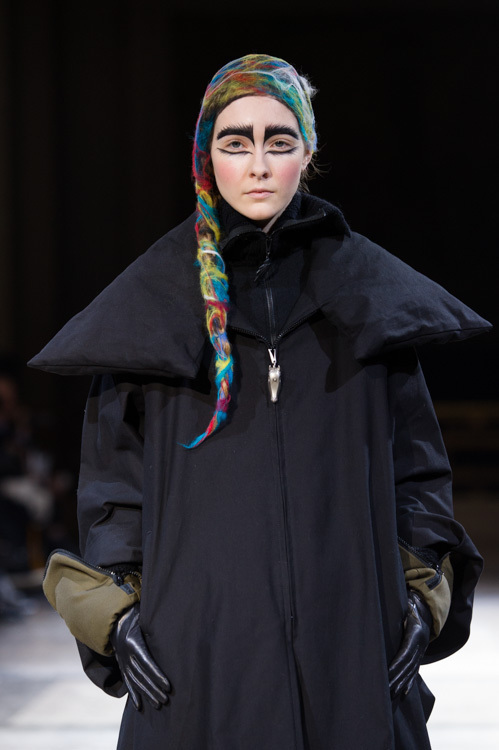 ヨウジヤマモト(Yohji Yamamoto) 2014-15年秋冬ウィメンズコレクション  - 写真28