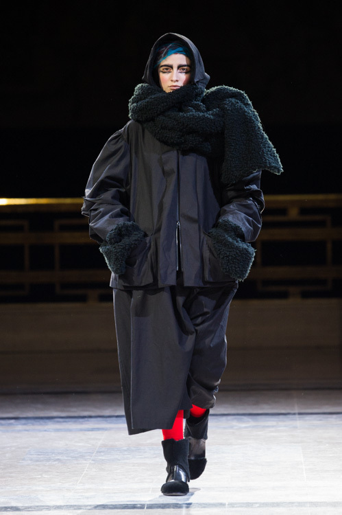 ヨウジヤマモト(Yohji Yamamoto) 2014-15年秋冬ウィメンズコレクション シルエット - 写真27