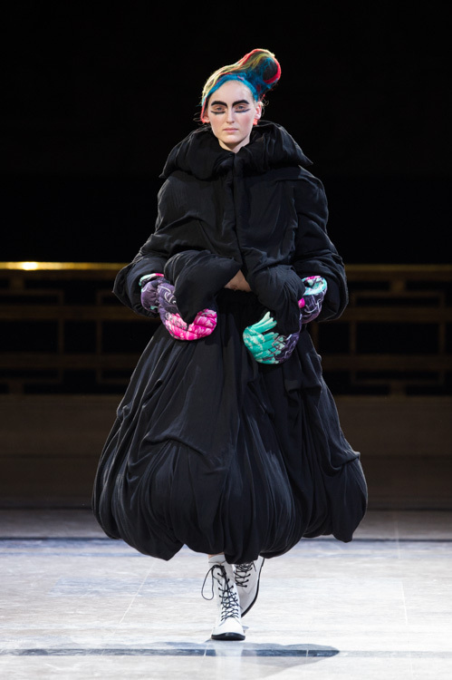 ヨウジヤマモト(Yohji Yamamoto) 2014-15年秋冬ウィメンズコレクション シルエット - 写真30