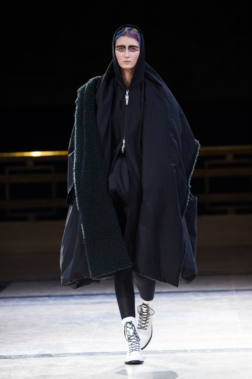 ヨウジヤマモト(Yohji Yamamoto) 2014-15年秋冬ウィメンズコレクション シルエット - 写真31